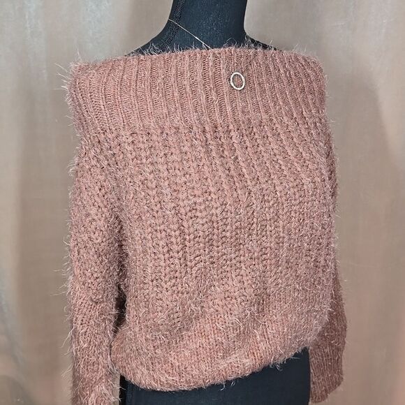 Mohair Off the Shoulder Cropped Sweater - Picture 14 of 14